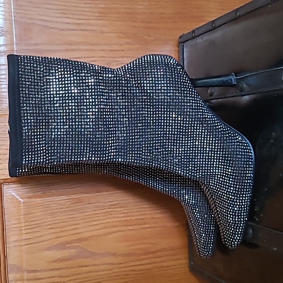 Steve Madden, Glass/fabric high- heel dress boot, gold/black,  size 8.5 - Picture 2 of 8